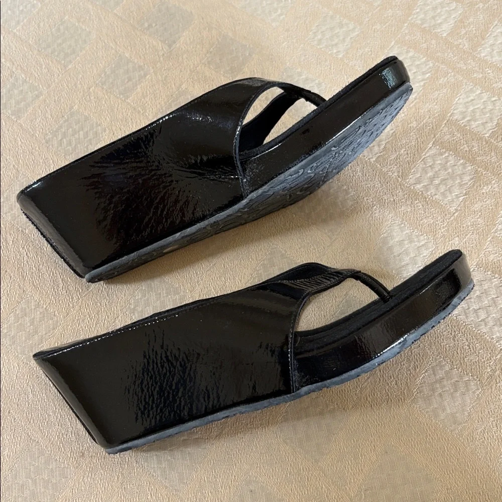 Donald J Pliner sandal. 7 1/2. Black patten Leather. Worn twice. - Picture 3 of 8